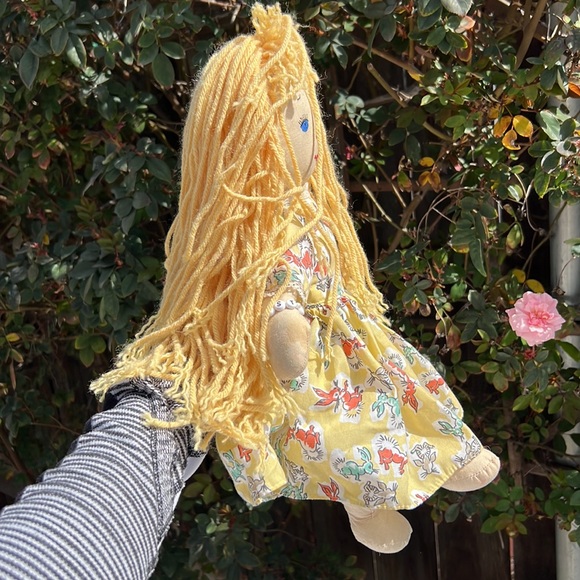 JIM SHORE DOLL KatJan Best Pals Yellow Bunny Dress Doll Designer COLLECTIBLE - Picture 7 of 17